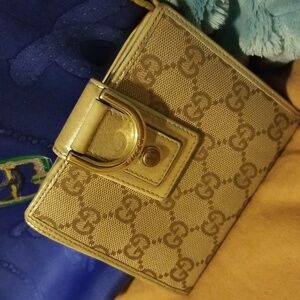 Gucci compact wallet